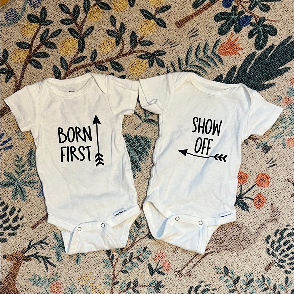 Twin Onesie Set 0-3 Months, Gerber